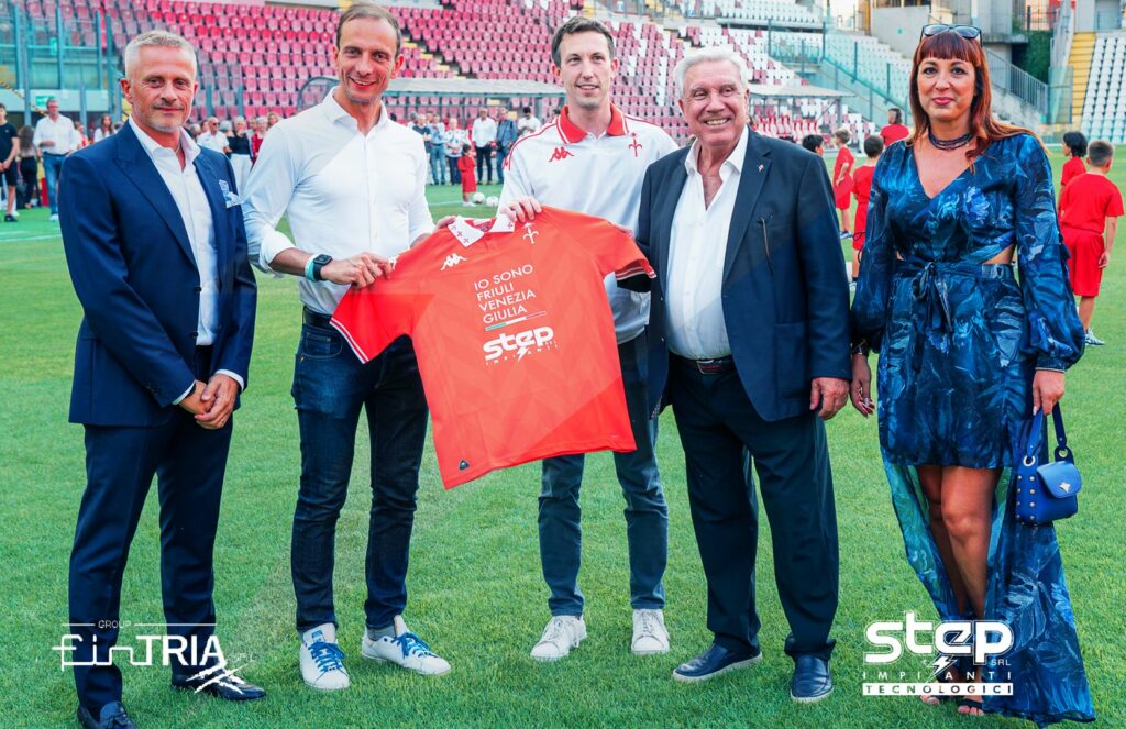 PRESENTATA LA NUOVA MAGLIA UFFICIALE DELLA US TRIESTINA CALCIO 1918